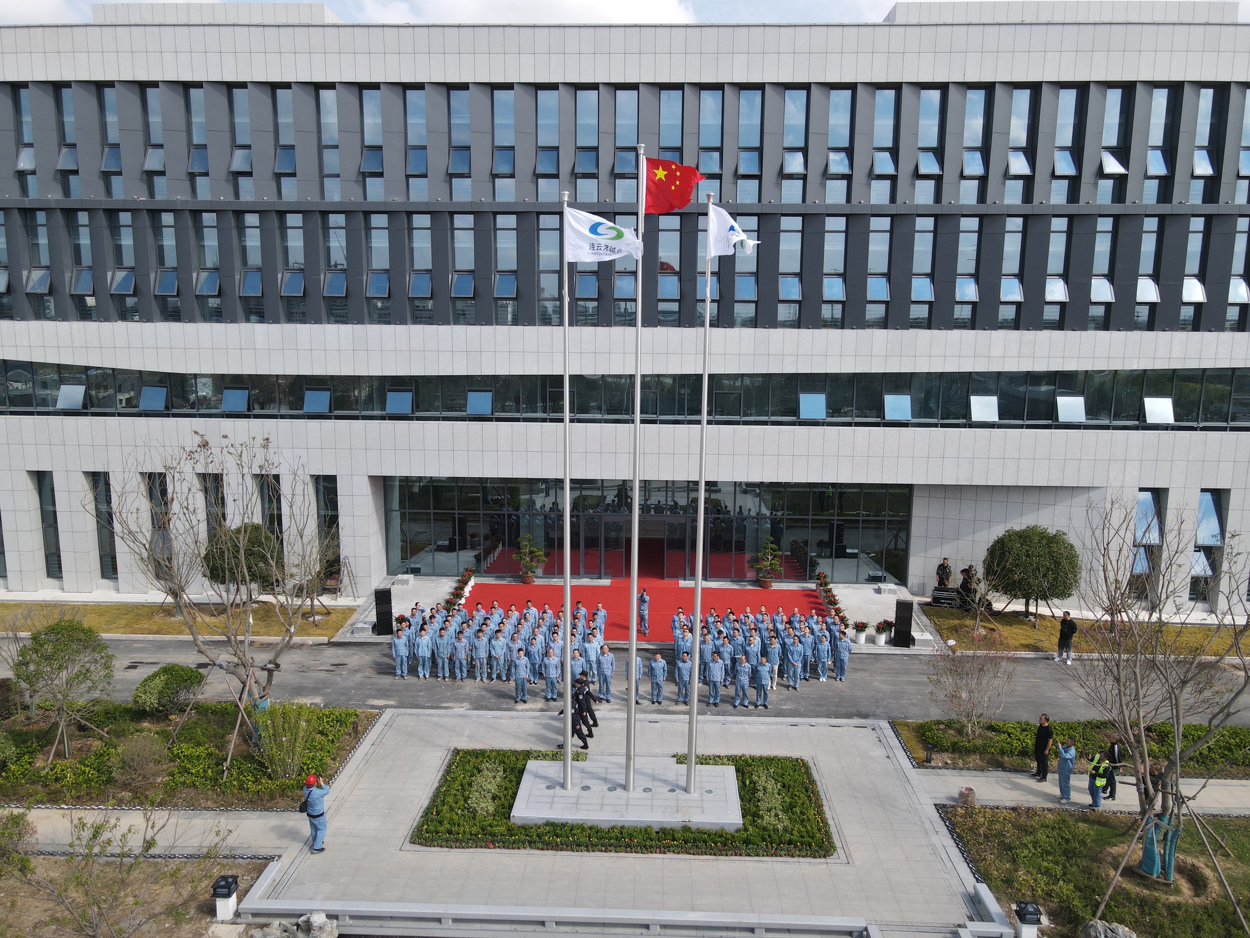公司廠(chǎng)前區落成啟用